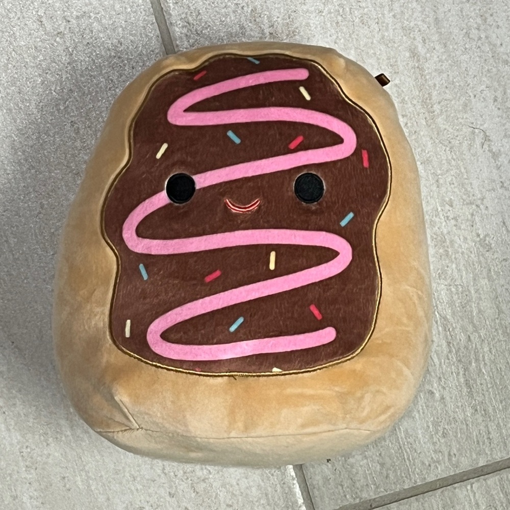 “Deja” Donut Squishmallow